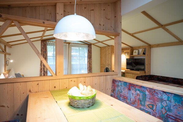 Standard Apartment, Mountain View | In-room dining - Haus Katharina by we rent (Kaprun)