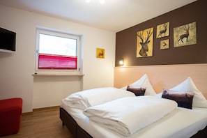 Deluxe Apartment | Frette Italian sheets, premium bedding, memory-foam beds - Haus Katharina by we rent (Kaprun)
