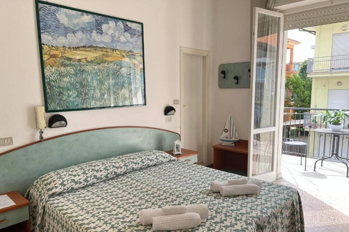 Comfort Double or Twin Room, 1 Bedroom | Desk, laptop workspace, WiFi (free), bed sheets