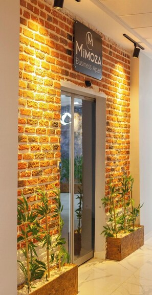 Vista frontal de la propiedad