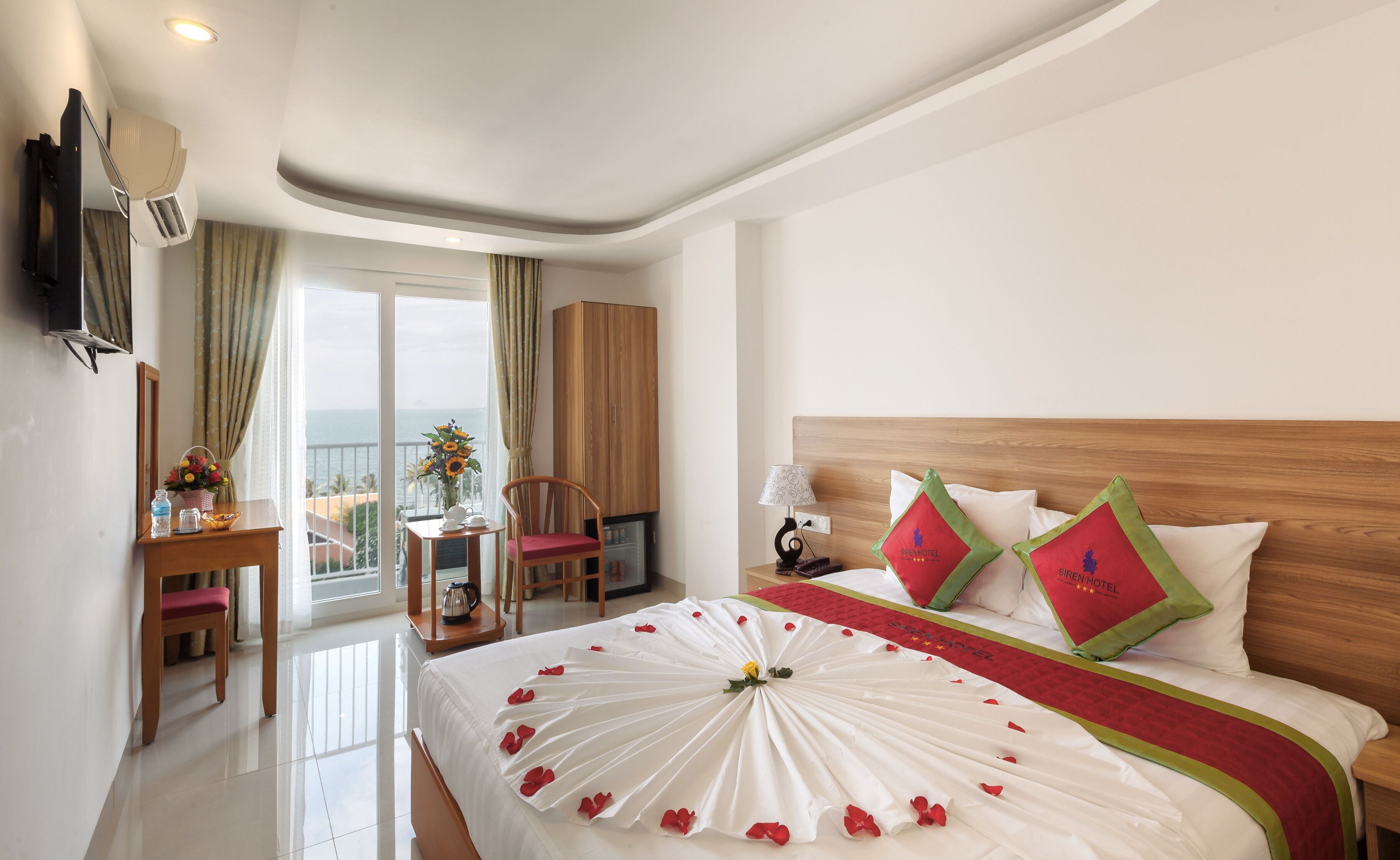 Deluxe Double or Twin Room, Balcony, Sea View | Premium bedding, down duvets, pillow-top beds, minibar