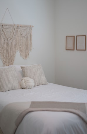 3 Schlafzimmer, Schreibtisch, Bügeleisen/Bügelbrett, Reisekinderbett