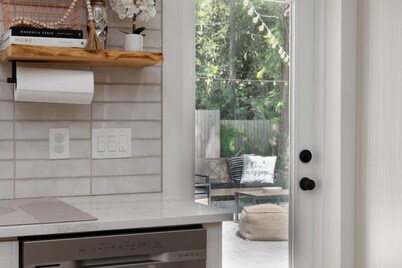 Modern, Charming Home in the heart of Winter Park- Perfect for a couples retreat or small group!