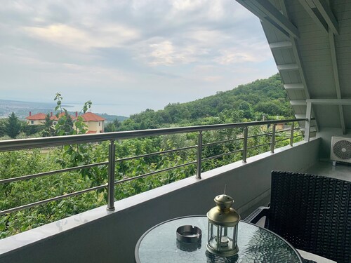 Coastal vista retreat 