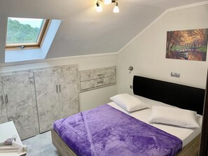 2 makuuhuonetta, silitysrauta/-lauta, Wi-Fi, vuodevaatteet