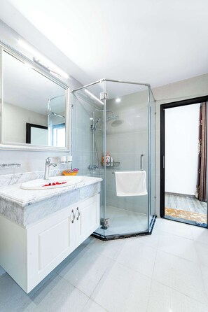 Bathroom - Rosee Hotel & Apartment (Hanoi)
