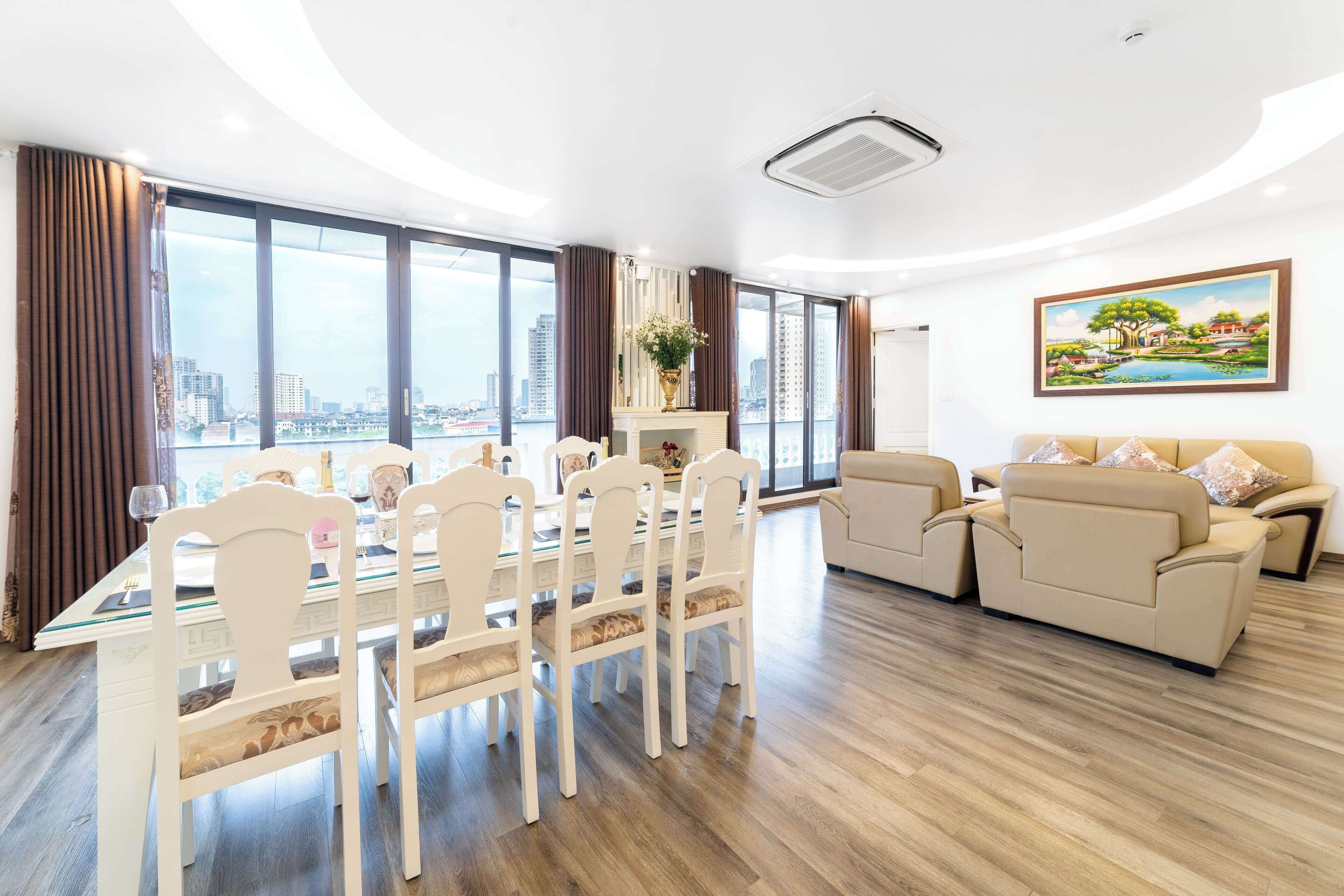 Apartamento júnior, 1 cama King e sofá-cama, para não fumantes, vista para a cidade | Área de estar | Smart TV 42 polegadas com canais de TV premium, Netflix, filmes pagos