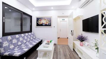 Deluxe Apartment, 1 Queen Bed with Sofa bed, Non Smoking, Kitchen | In-room dining