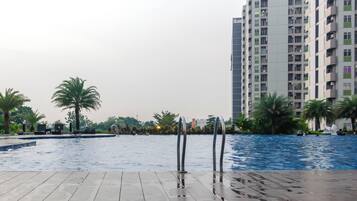 Kolam renang outdoor