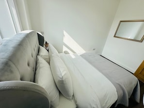 1 habitación, ropa de cama hipoalergénica y decoración personalizada 