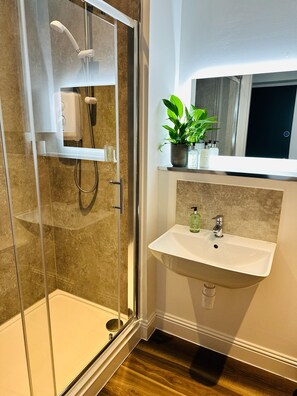 Bathroom - Barnet House Serviced Apartments  (Dunfermline)