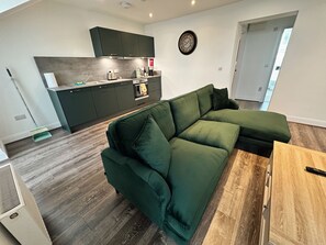 Executive Apartment, 1 King Bed, Non Smoking, Private Bathroom | 1 bedroom, hypo-allergenic bedding, individually decorated