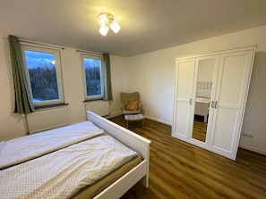 2 chambres, lit parapluie, Wi-Fi gratuit, draps fournis