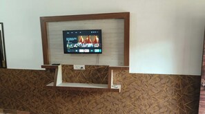 Standardrum - utsikt mot trädgården | Skrivbord, gratis wi-fi och sängkläder
