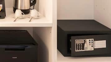 In-room safe, desk, soundproofing, free WiFi