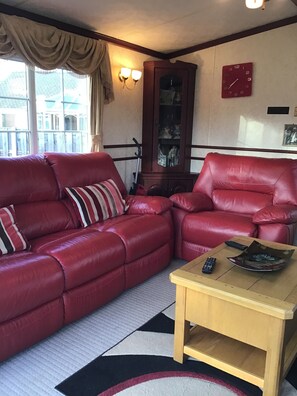 Chalet | Área de sala de estar | Televisión 