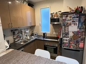 Fridge, microwave, oven, stovetop - 2 Chambres à Motte Picquet Paris 15e. Plein Centre Ville (Paris)