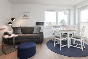 Télévision, livres, chaîne hi-fi