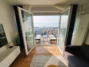 Flat-screen TV - Sunflower Sky Apartment (Rijeka)