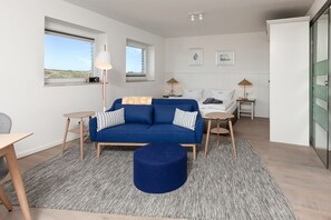 TV, books, stereo - Haus Kerstin Ferienwohnung "beiboot" (Juist)