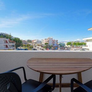 Soundproofing, free WiFi, bed sheets - Central Garden Sofia Apartments & Studios (Ksamil)
