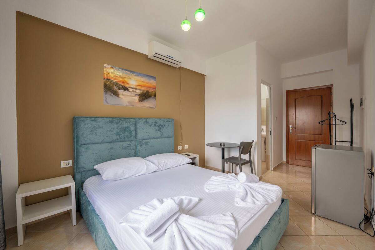 Basic Double Room | 1 bedroom, soundproofing, free WiFi, bed sheets
