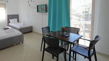 Deluxe-íbúð | Hljóðeinangrun, ókeypis þráðlaus nettenging, rúmföt