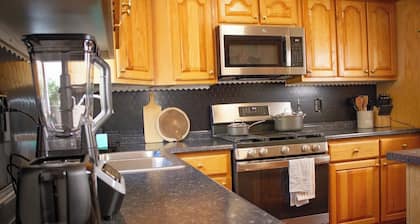 Welcome to our cozy 3BR oasis in vibrant Albuquerque! Here, serenity meets modernity