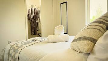 3 soveværelser, skrivebord, strygejern/strygebræt, weekendseng