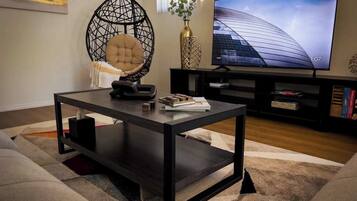 Una Smart TV, una oficina