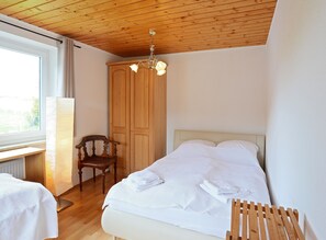 2 bedrooms, iron/ironing board, travel crib, free WiFi - 90 m² (970 sf) holiday flat top location for Upper Bavaria and Munich South
 (Schäftlarn)