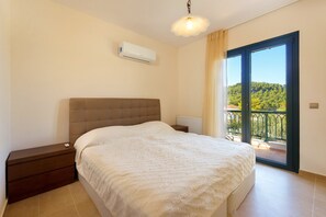 4 bedrooms, in-room safe, iron/ironing board, free WiFi - Seven Springs Villas Artemis Villa (Kolympia)