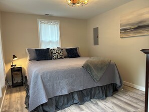 3 bedrooms, free WiFi, bed sheets - Sloanhouse, Centrally located with Houghton Lake views (Houghton Lake)