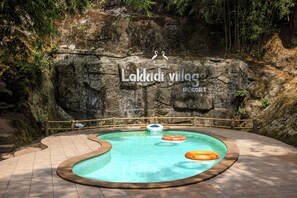 2 outdoor pools - Nexstay Lakkidi Village (Vythiri)