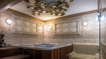 Indoor spa tub