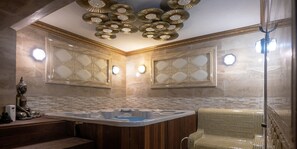 Indoor spa tub