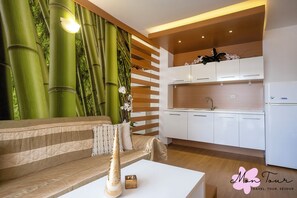 Sistema de insonorización, tabla de planchar con plancha y wifi gratis