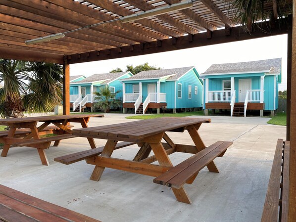 Outdoor dining - This house is a 2 bedroom(s), 1 bathrooms, located in Rockport, TX. (Rockport)