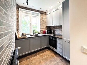 Fridge, microwave, oven, stovetop