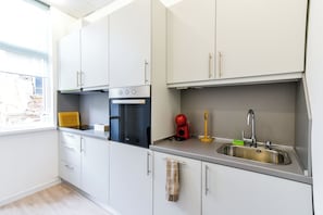 Refrigerador, horno, parrilla de estufa y lavavajillas