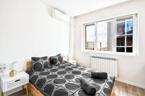 1 dormitorio, tabla de planchar con plancha, cuna de viaje y wifi gratis