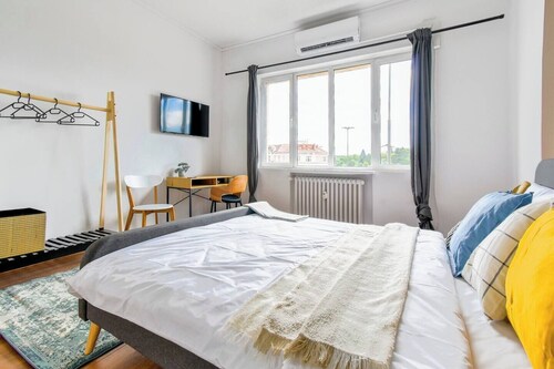 Central Sofia Room w/ Orlov Most View - Self Check