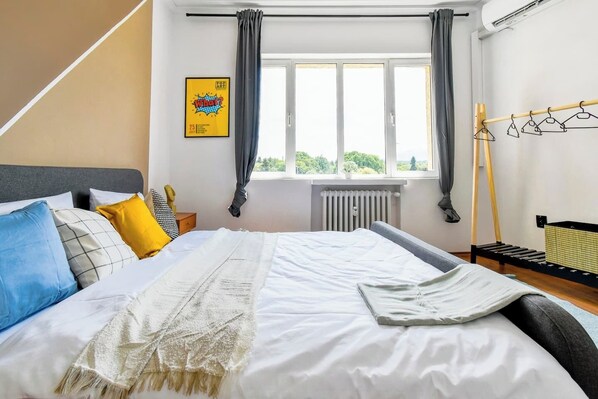 1 slaapkamer, een strijkplank/strijkijzer, gratis wifi, beddengoed