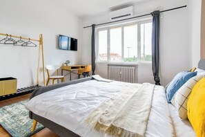 3 bedrooms, iron/ironing board, free WiFi, bed sheets