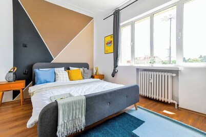 3 bedroom 🍓🍋🥝super fresh apartment with some playful, 80s' vibe