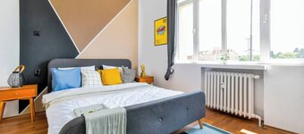 3 bedroom 🍓🍋🥝super fresh apartment with some playful, 80s' vibe