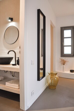 Shower, hair dryer, towels, soap - Cliff Villa Paros, 115sq.m | Panoramic sea view | Shared Pool |Spacious Terraces (Paros)