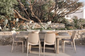 Outdoor dining - Cliff Villa Paros, 115sq.m | Panoramic sea view | Shared Pool |Spacious Terraces (Paros)