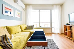 Een smart-tv en een kantoor