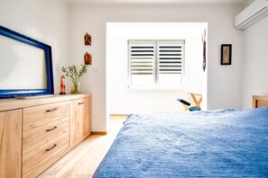 2 slaapkamers, een strijkplank/strijkijzer, gratis wifi, beddengoed